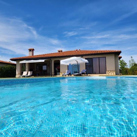 Private Villa 102 With Heated Pool In Blacksearama Balchik Exterior foto