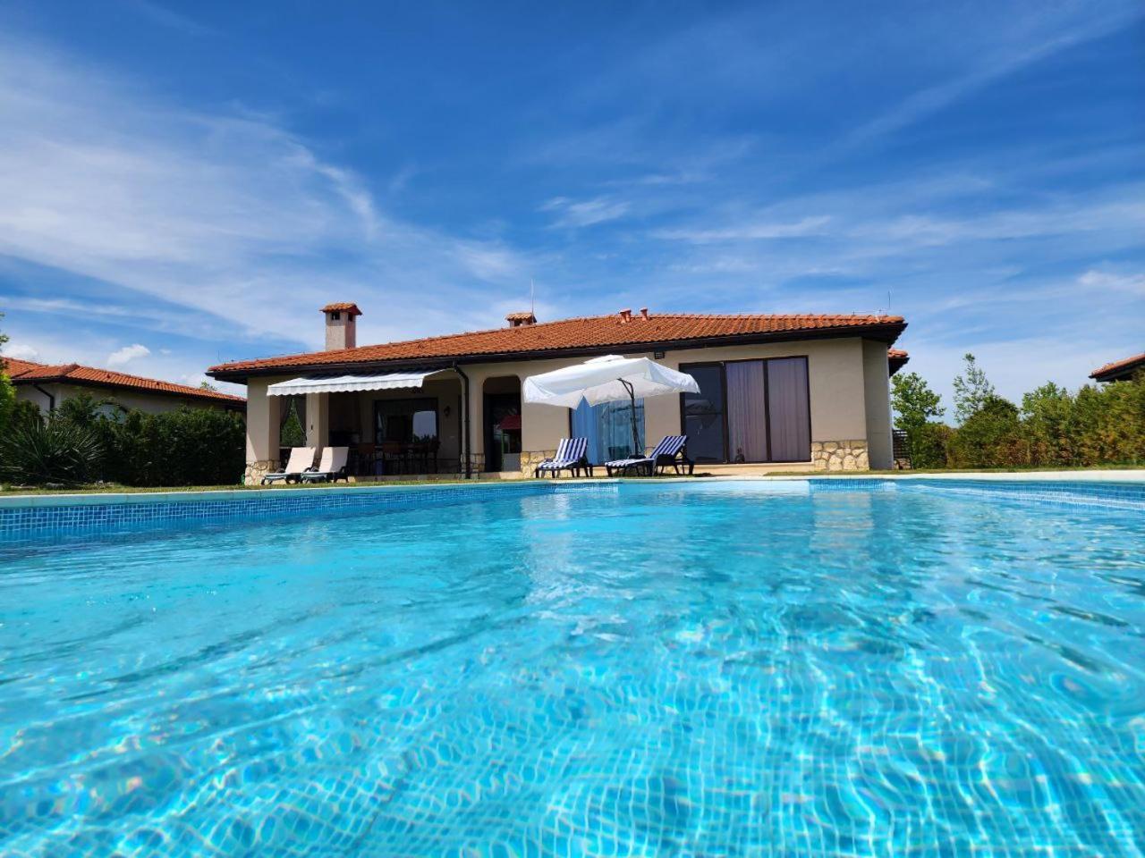 Private Villa 102 With Heated Pool In Blacksearama Balchik Exterior foto