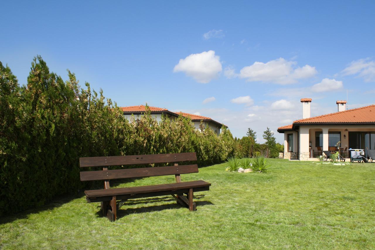 Private Villa 102 With Heated Pool In Blacksearama Balchik Exterior foto